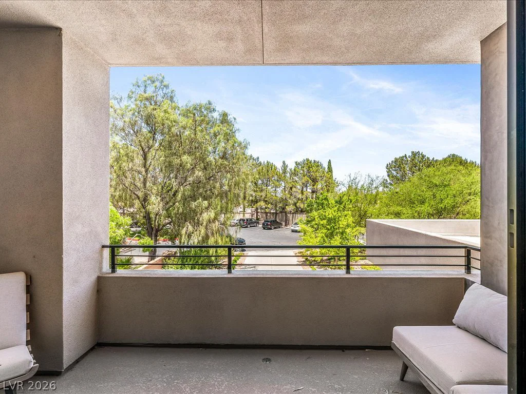 8733 Newport Isle, Las Vegas, NV 89117