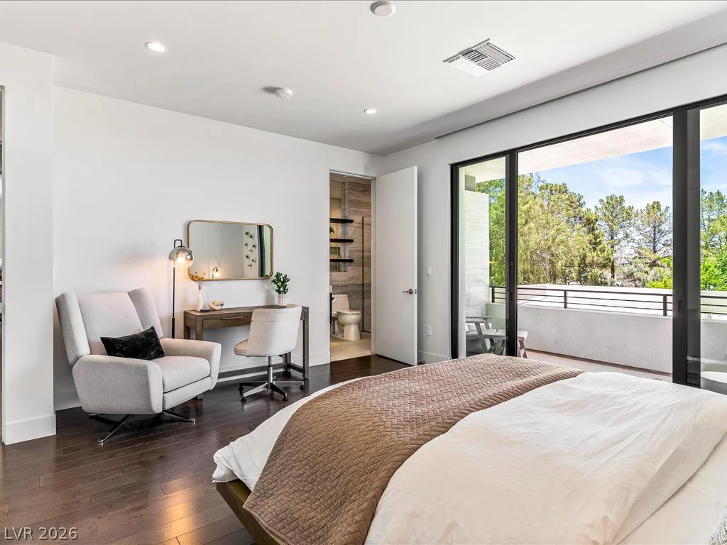 8733 Newport Isle, Las Vegas, NV 89117