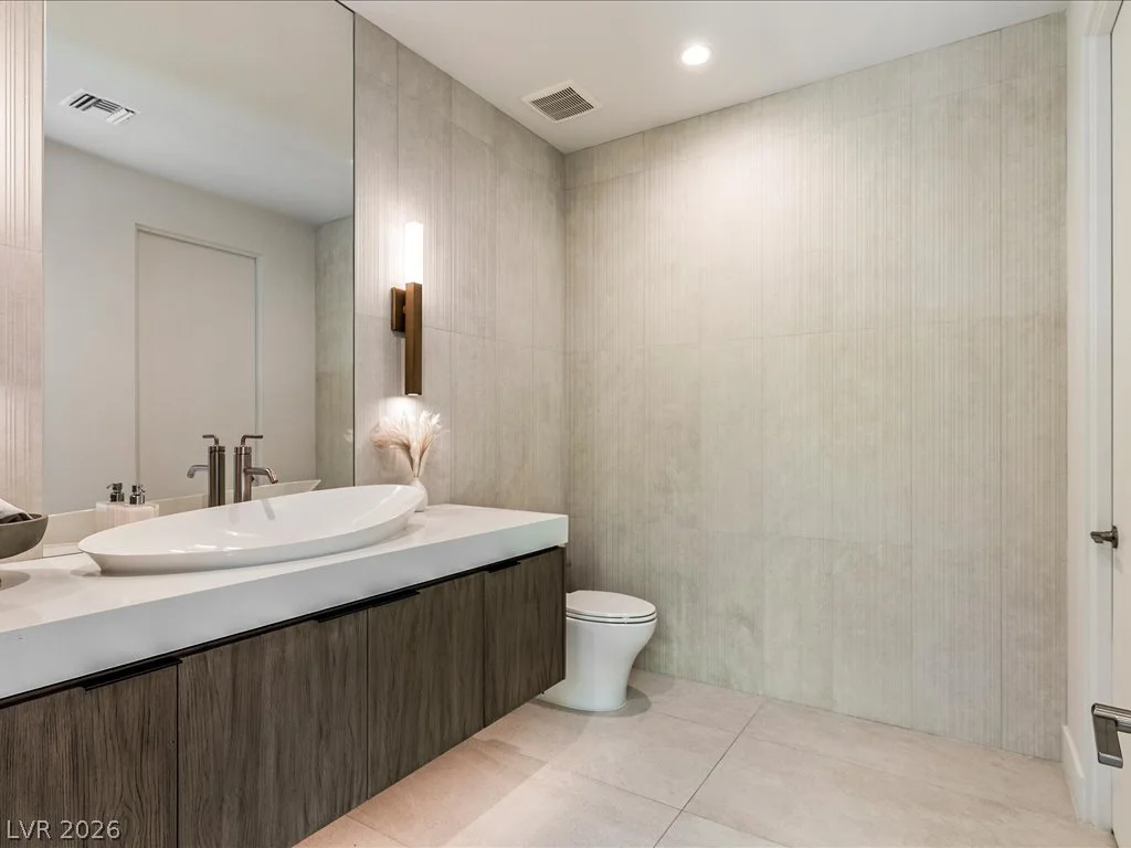 8733 Newport Isle, Las Vegas, NV 89117