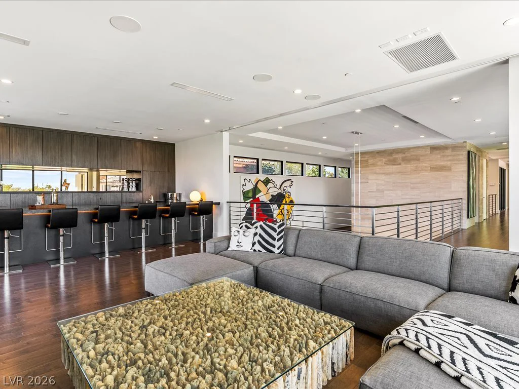 8733 Newport Isle, Las Vegas, NV 89117