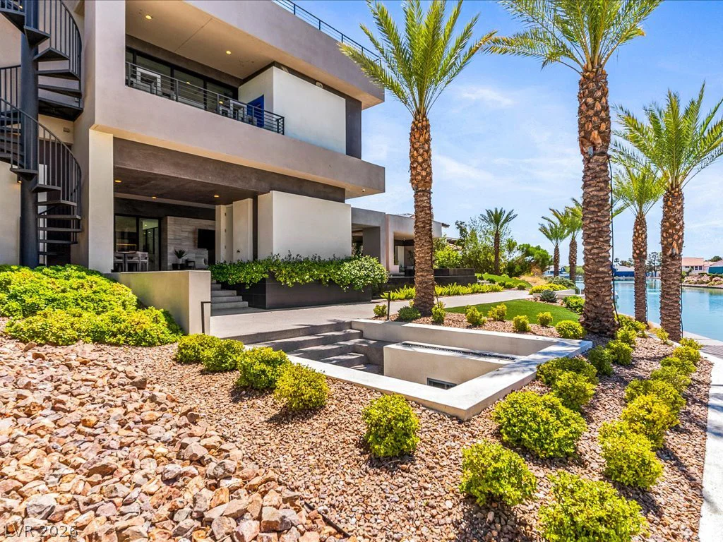 8733 Newport Isle, Las Vegas, NV 89117