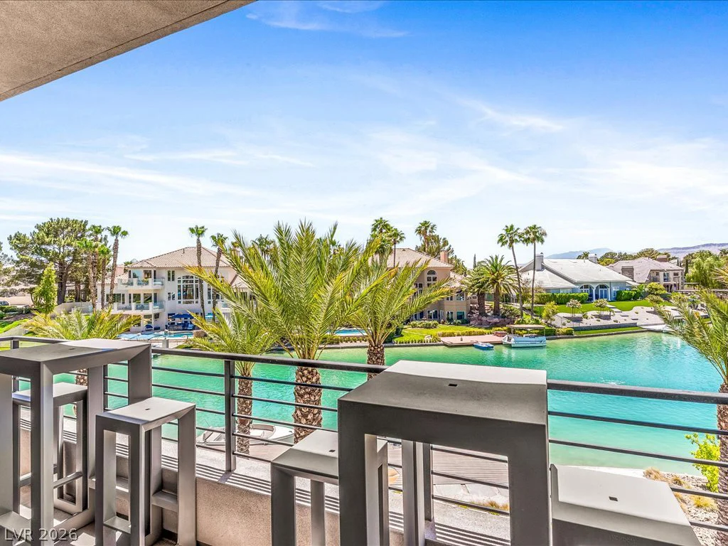 8733 Newport Isle, Las Vegas, NV 89117