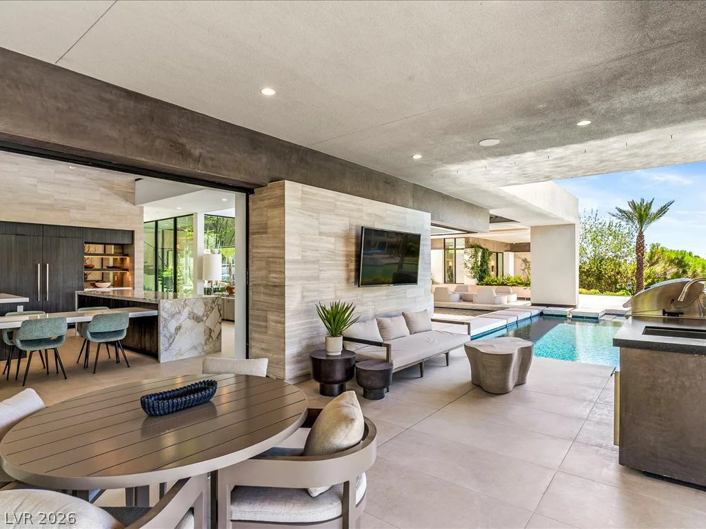 8733 Newport Isle, Las Vegas, NV 89117