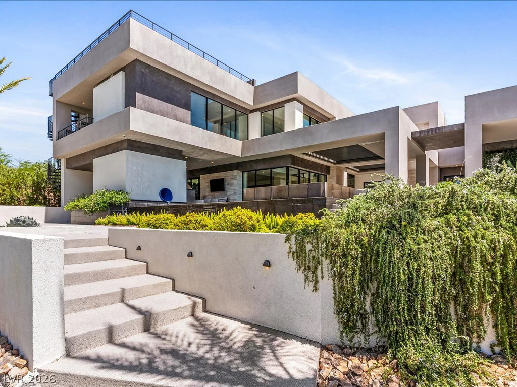 8733 Newport Isle, Las Vegas, NV 89117