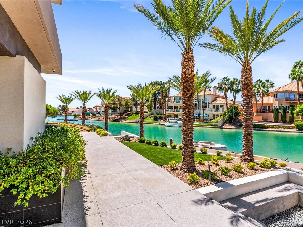 8733 Newport Isle, Las Vegas, NV 89117
