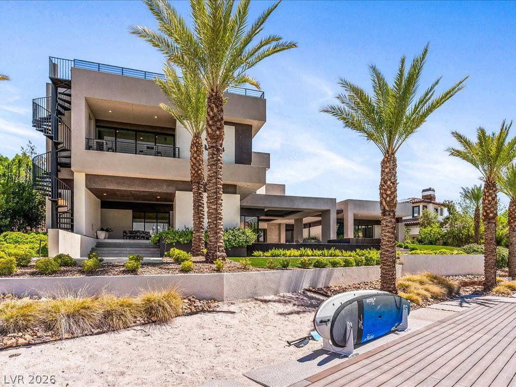 8733 Newport Isle, Las Vegas, NV 89117