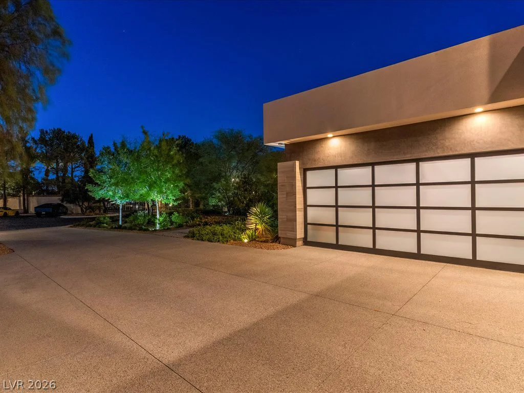 8733 Newport Isle, Las Vegas, NV 89117