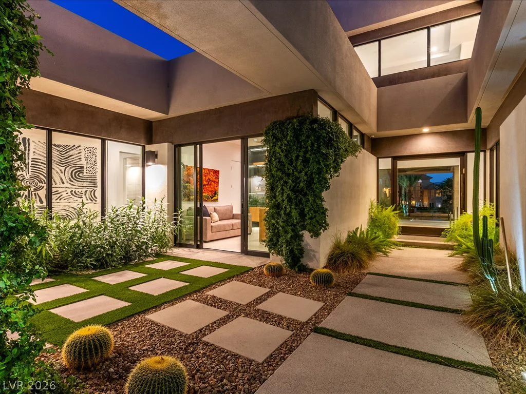 8733 Newport Isle, Las Vegas, NV 89117