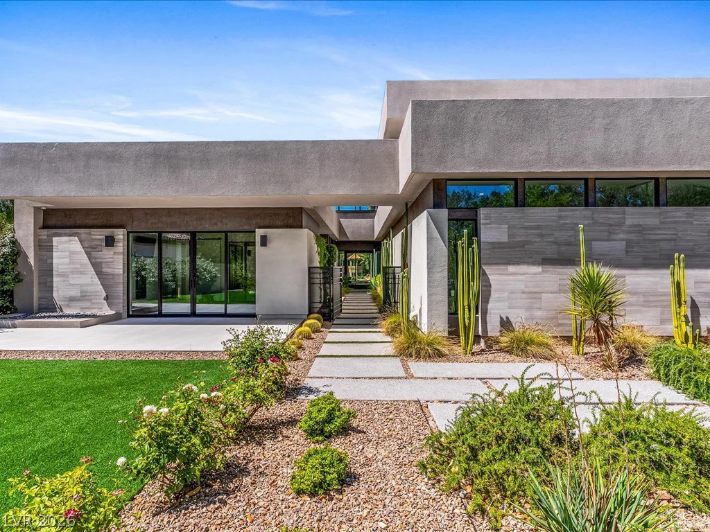 8733 Newport Isle, Las Vegas, NV 89117