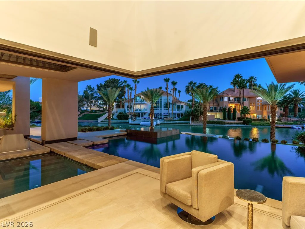 8733 Newport Isle, Las Vegas, NV 89117