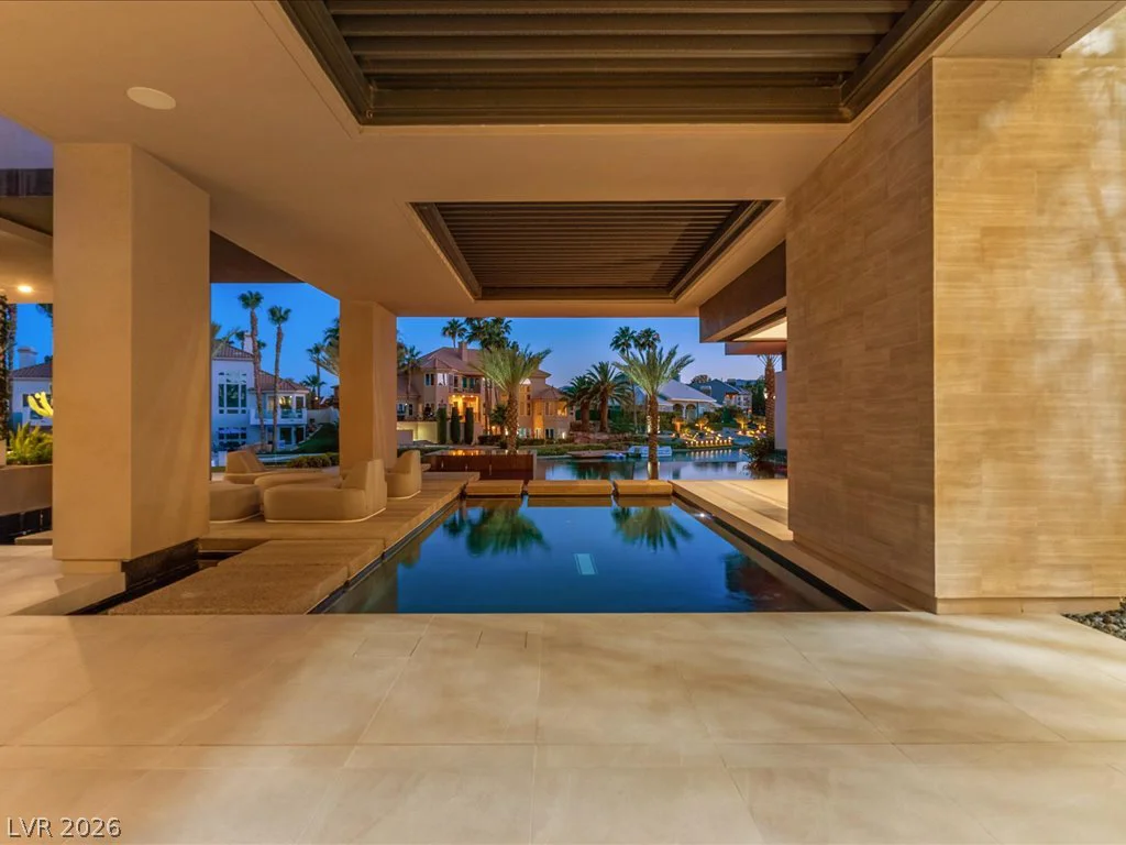 8733 Newport Isle, Las Vegas, NV 89117