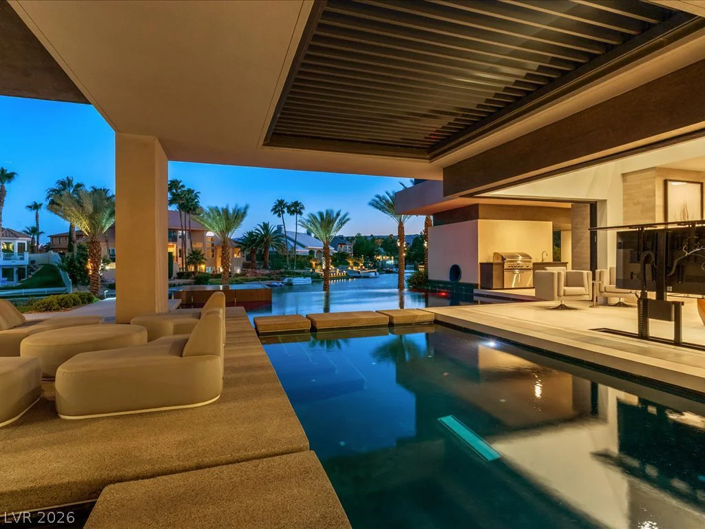8733 Newport Isle, Las Vegas, NV 89117