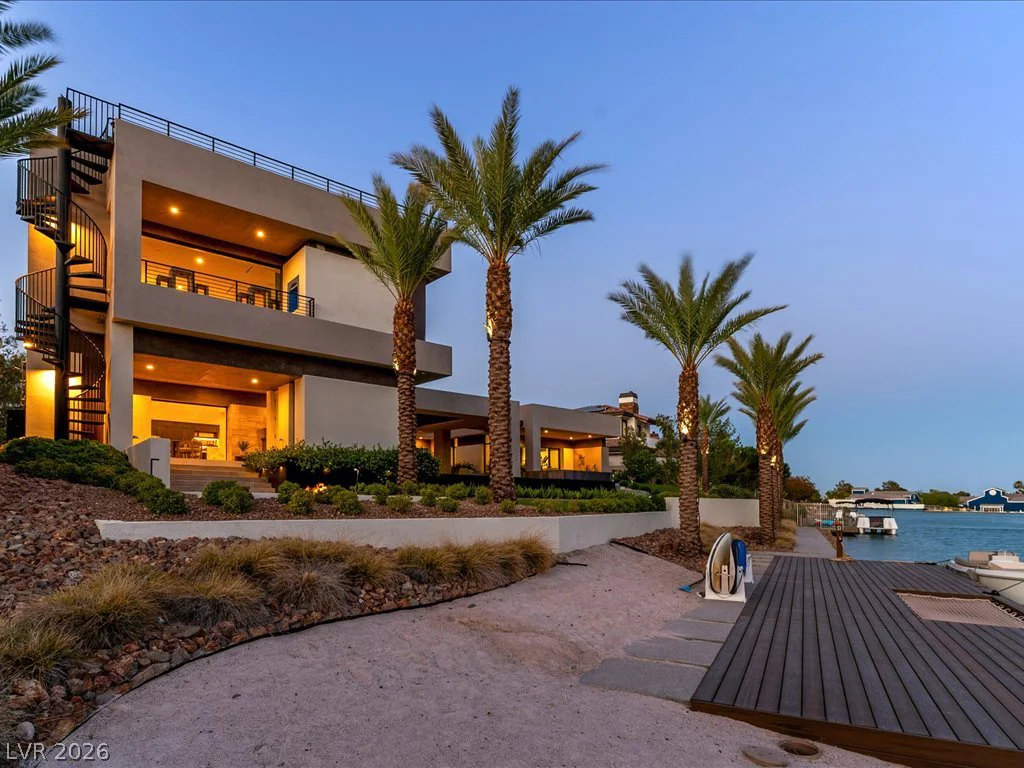8733 Newport Isle, Las Vegas, NV 89117