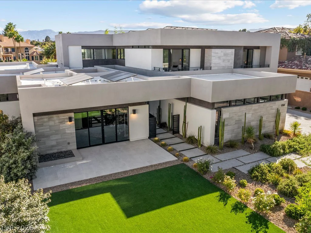 8733 Newport Isle, Las Vegas, NV 89117
