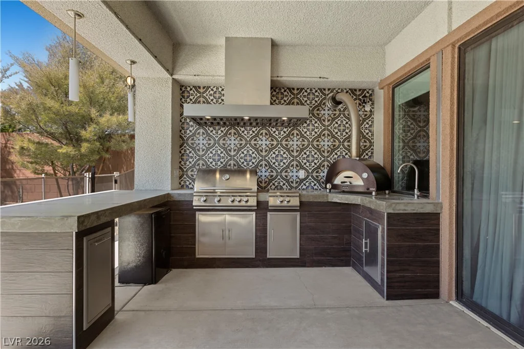8479 Hickam, Las Vegas, NV 89129