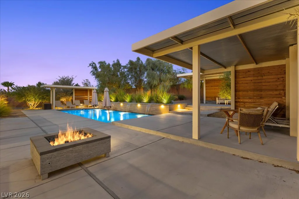 8479 Hickam, Las Vegas, NV 89129