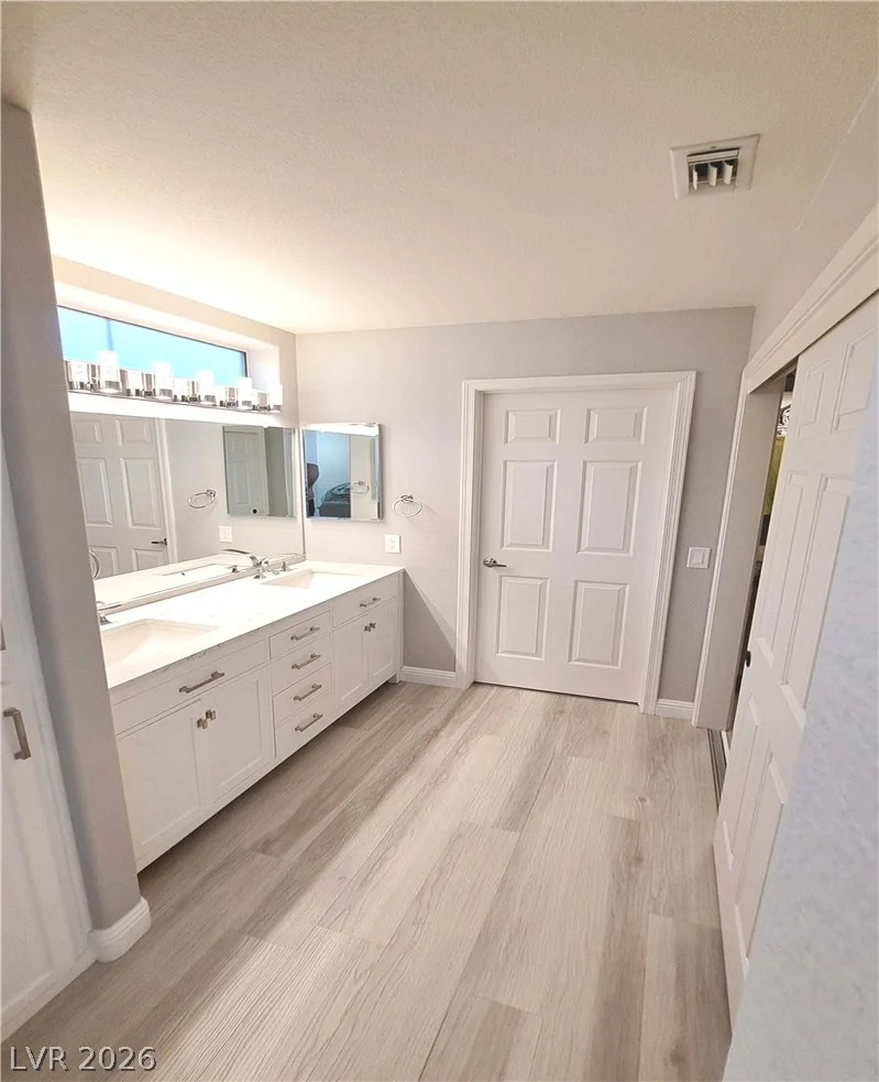 10033 Woodhouse, Las Vegas, NV 89134