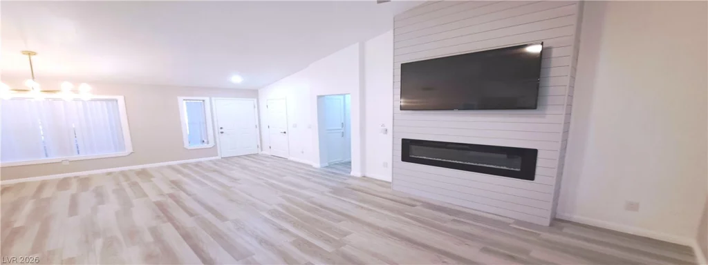 10033 Woodhouse, Las Vegas, NV 89134