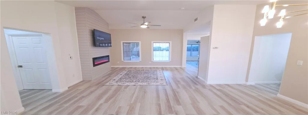 10033 Woodhouse, Las Vegas, NV 89134