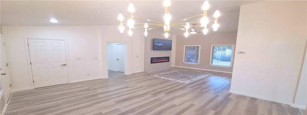 10033 Woodhouse, Las Vegas, NV 89134