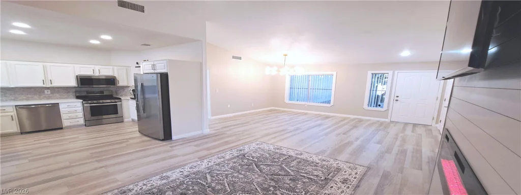 10033 Woodhouse, Las Vegas, NV 89134