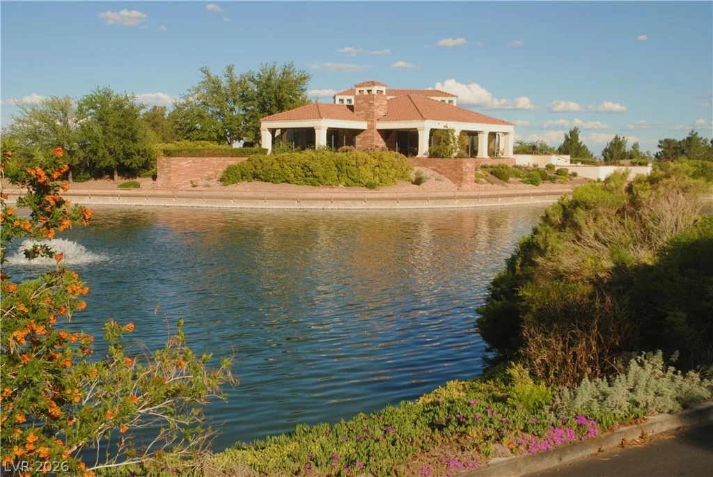 10133 Cresent Creek, Las Vegas, NV 89134