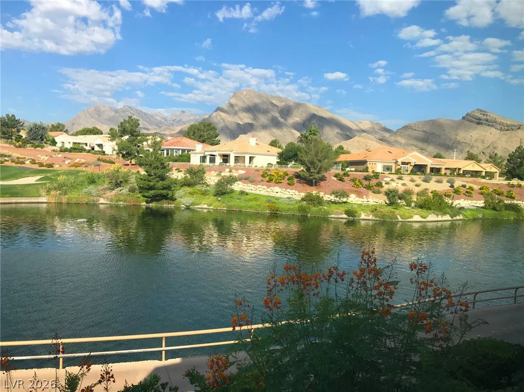 10133 Cresent Creek, Las Vegas, NV 89134