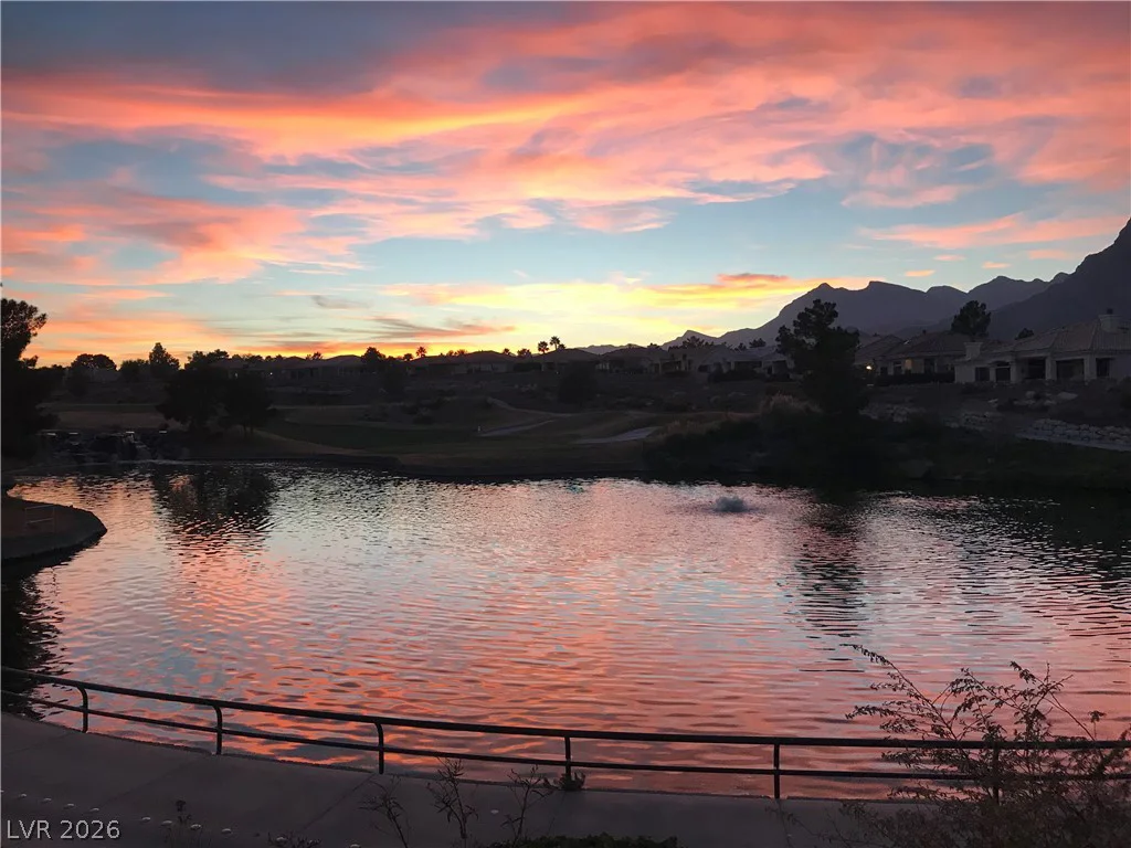 10133 Cresent Creek, Las Vegas, NV 89134