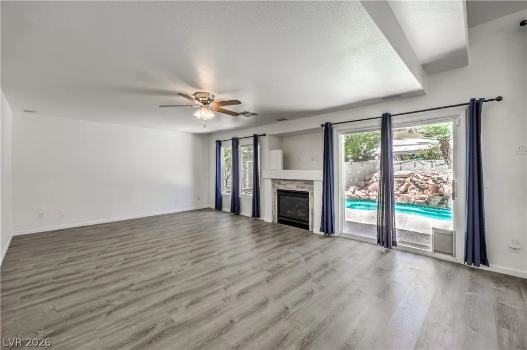 8700 Autumn Valley, Las Vegas, NV 89129