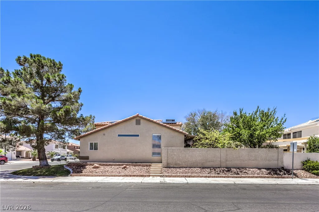 8700 Autumn Valley, Las Vegas, NV 89129