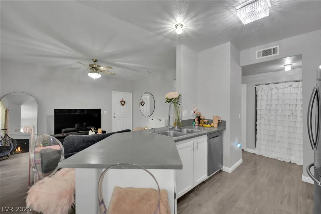 2121 Echo Bay, Las Vegas, NV 89128