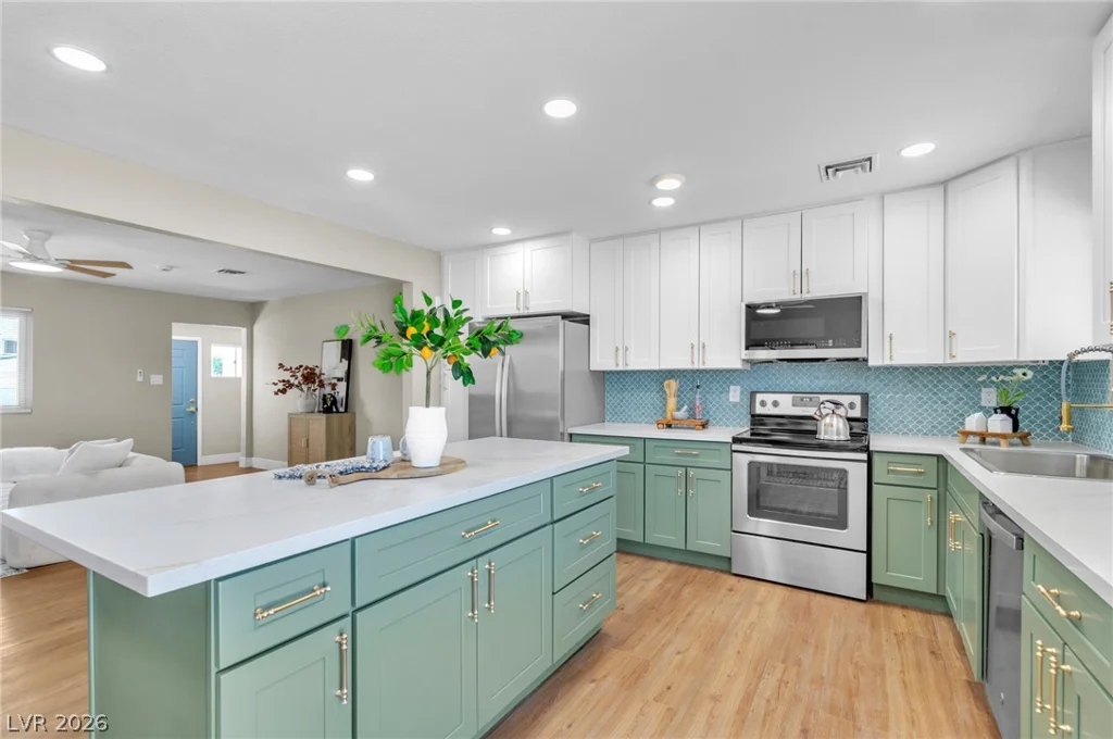 2800 Avalon, Las Vegas, NV 89107