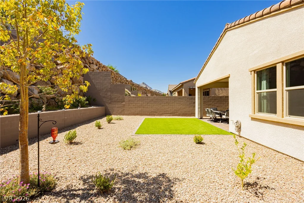 287 Nine Mile Creek, Las Vegas, NV 89138