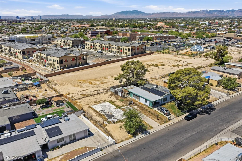 609 Gilday, North Las Vegas, NV 89030