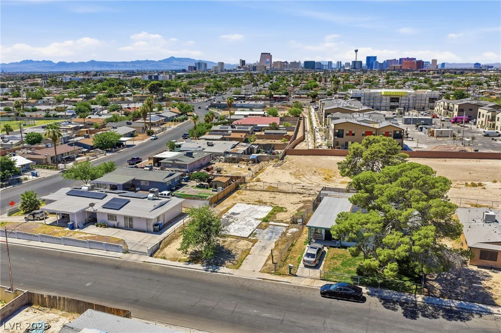 609 Gilday, North Las Vegas, NV 89030