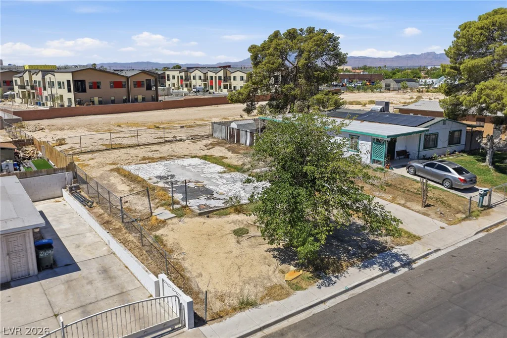 609 Gilday, North Las Vegas, NV 89030