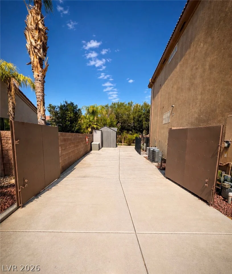 7470 Laughing Brook, Las Vegas, NV 89131