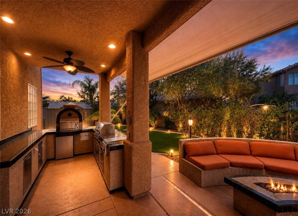 7470 Laughing Brook, Las Vegas, NV 89131