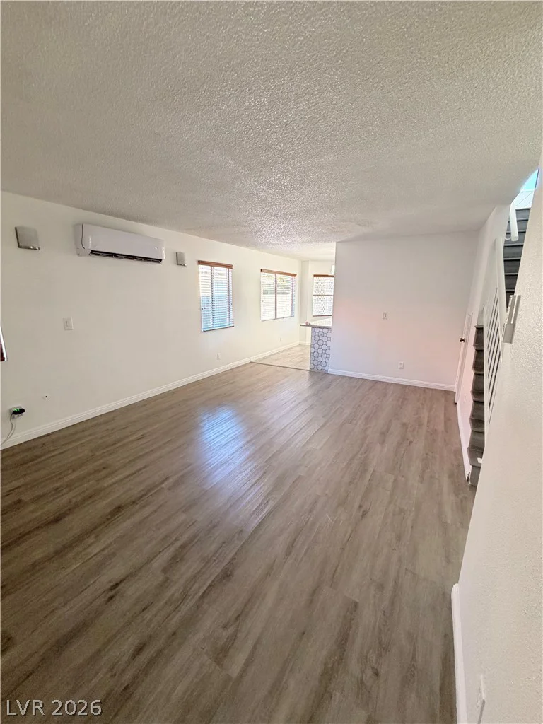 6237 Warm River, Las Vegas, NV 89108