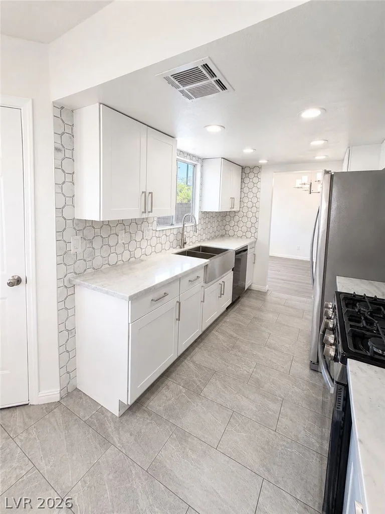 6237 Warm River, Las Vegas, NV 89108