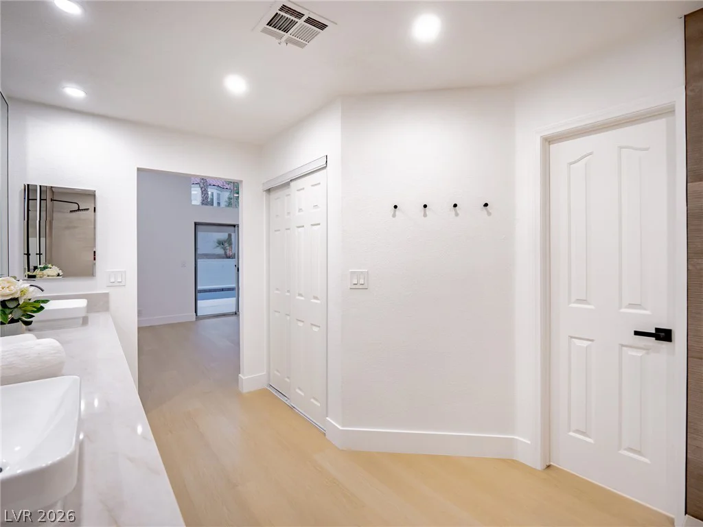 2729 Beachside, Las Vegas, NV 89117