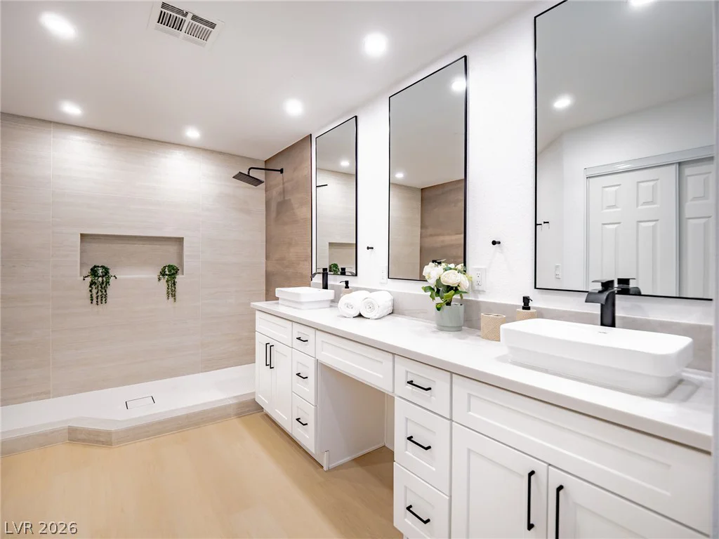 2729 Beachside, Las Vegas, NV 89117