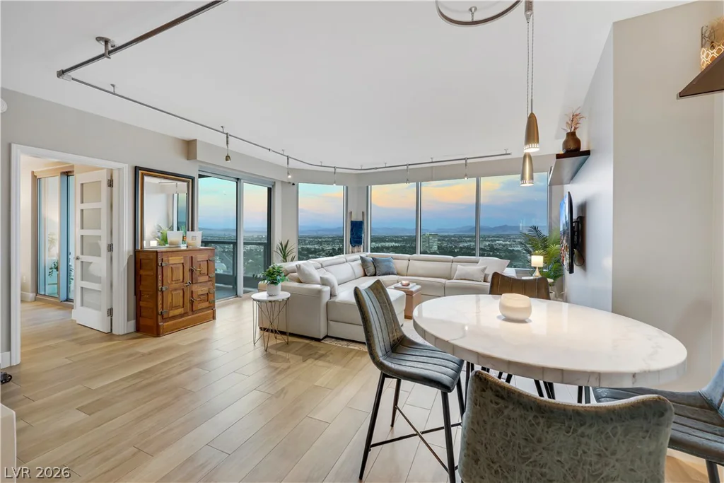 322 Karen, Las Vegas, NV 89109