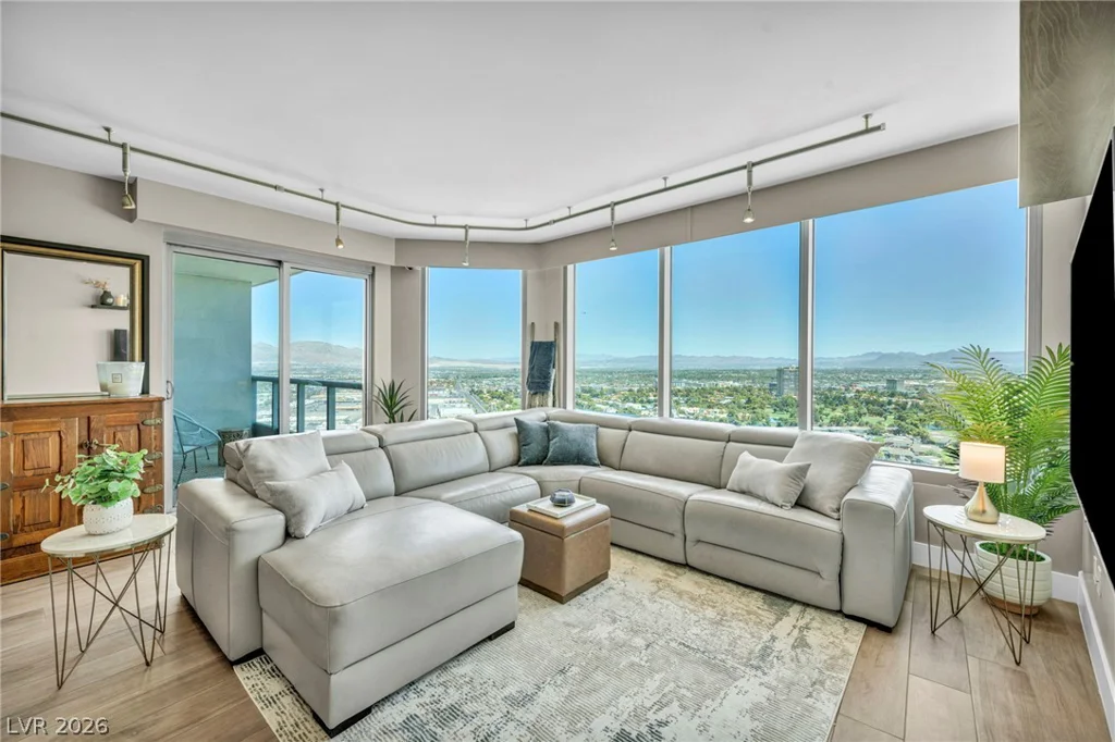 322 Karen, Las Vegas, NV 89109