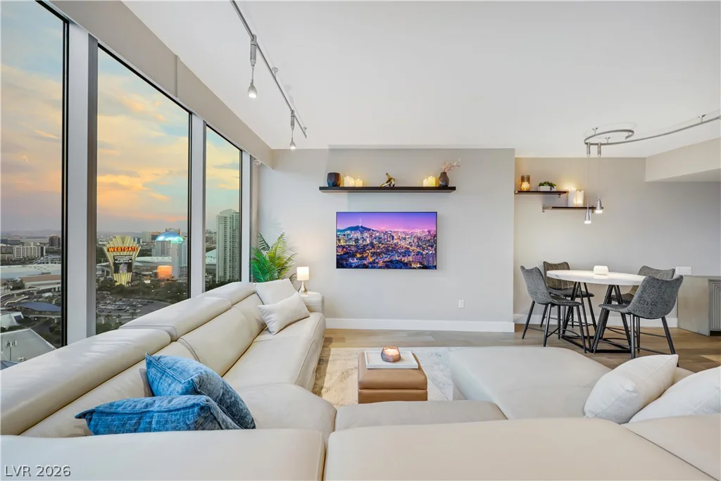 322 Karen, Las Vegas, NV 89109