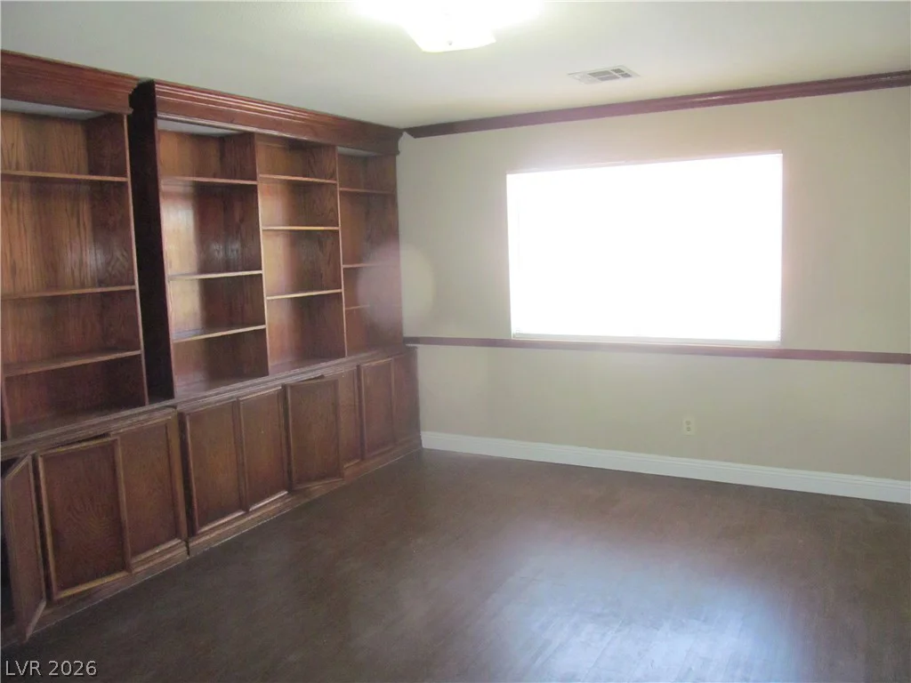 8305 Aqua Spray, Las Vegas, NV 89128