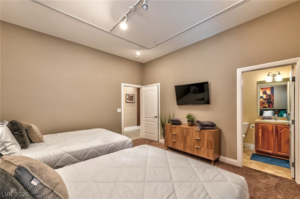 5870 OQUENDO, Las Vegas, NV 89118