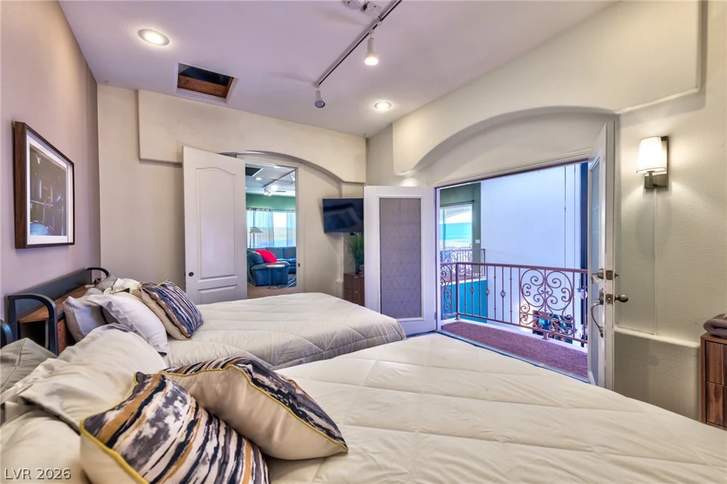 5870 OQUENDO, Las Vegas, NV 89118