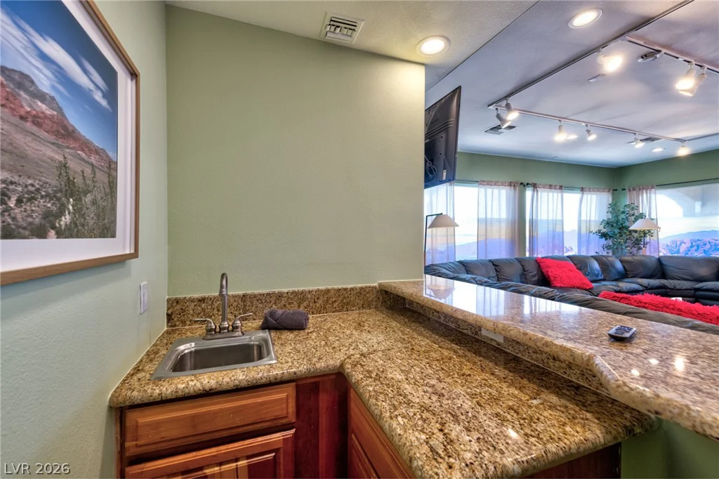 5870 OQUENDO, Las Vegas, NV 89118
