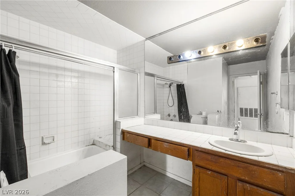 6250 Flamingo, Las Vegas, NV 89103